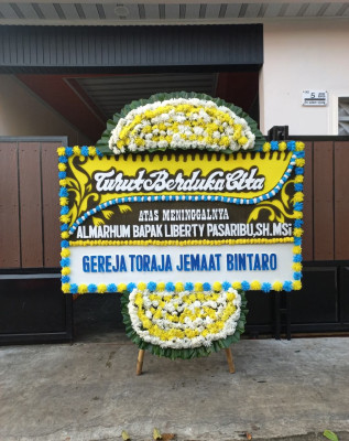 Papan Bunga Duka di Rungan Barat