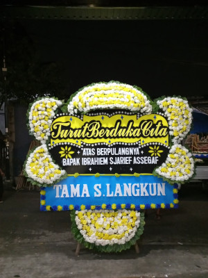 Papan Bunga Duka di Rungan Barat
